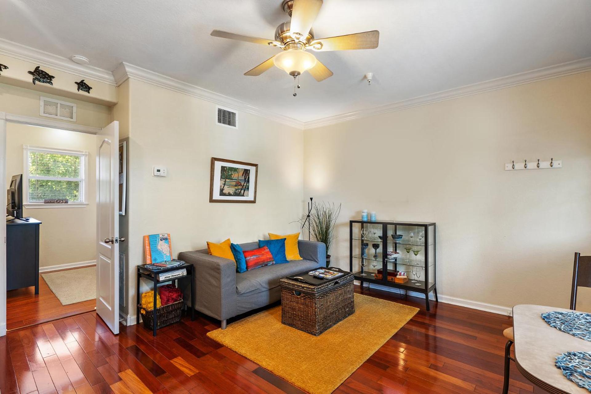 Wine-Dine-Sunshine Cozy Flat In The Heart Of Dtsp Βίλα Αγία Πετρούπολη Εξωτερικό φωτογραφία