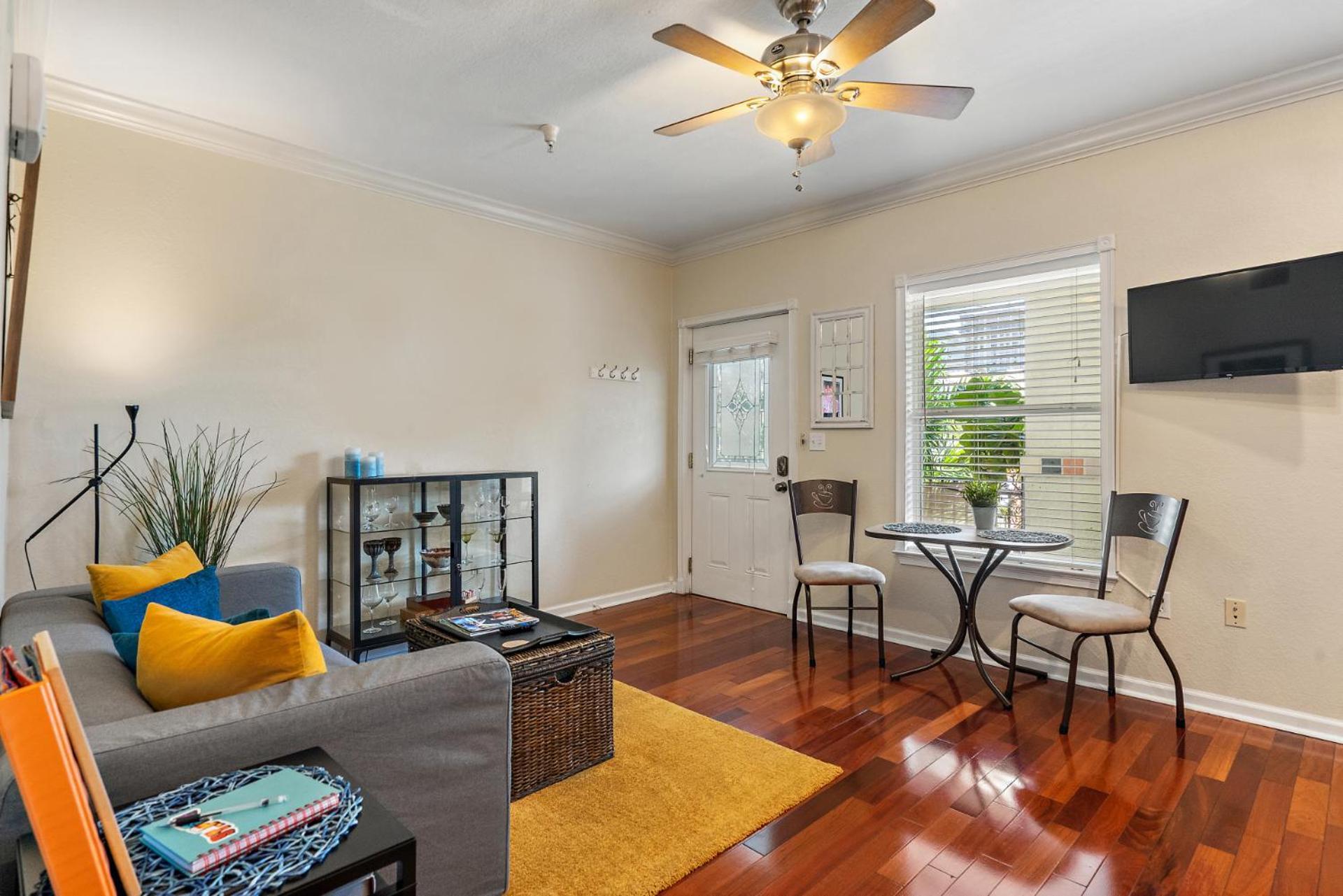 Wine-Dine-Sunshine Cozy Flat In The Heart Of Dtsp Βίλα Αγία Πετρούπολη Εξωτερικό φωτογραφία